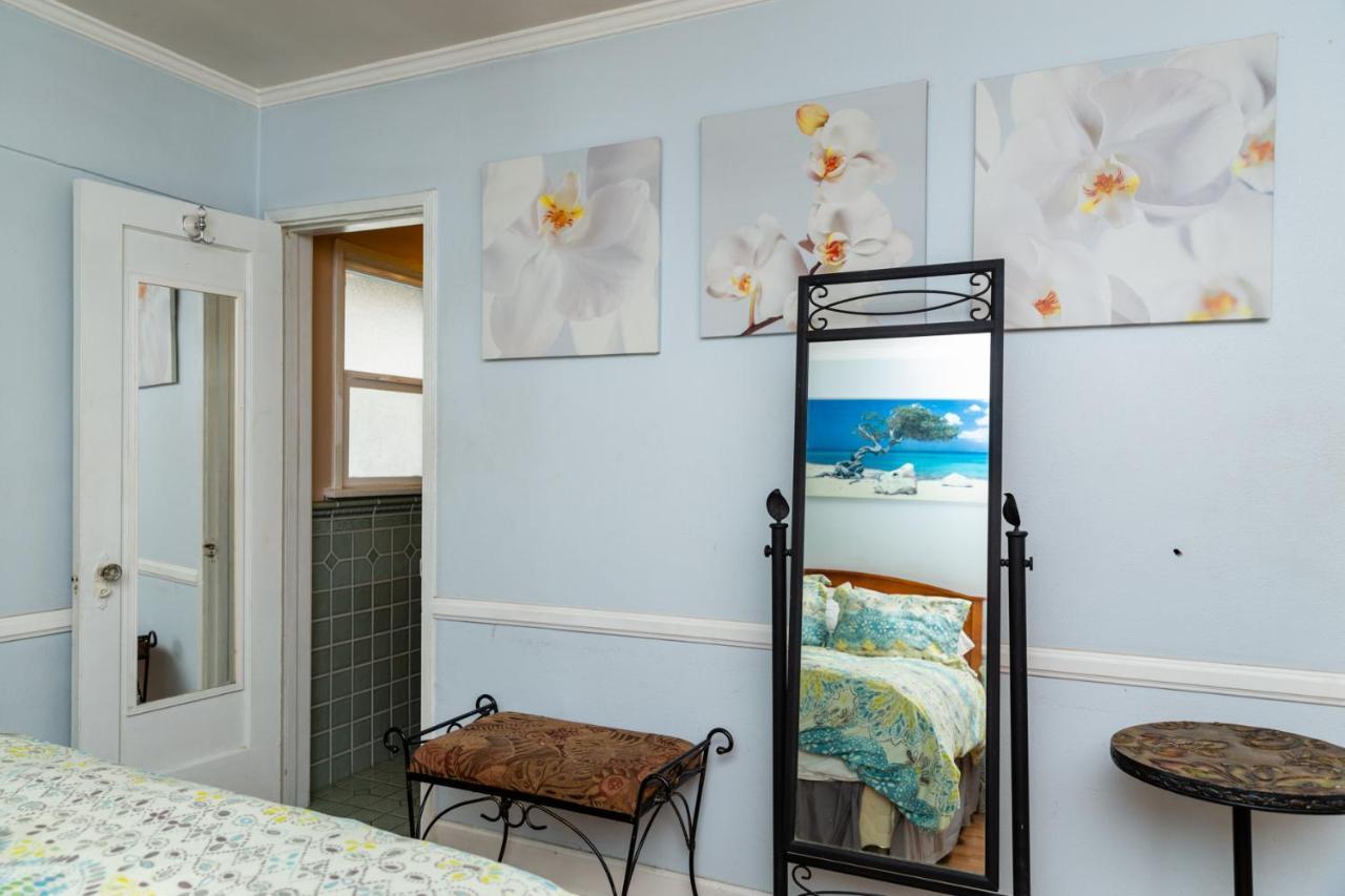Hollywood Hills Suites Apartment *