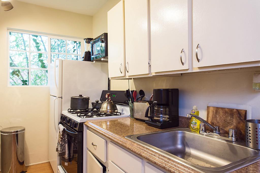 Hollywood Hills Suites Apartment *